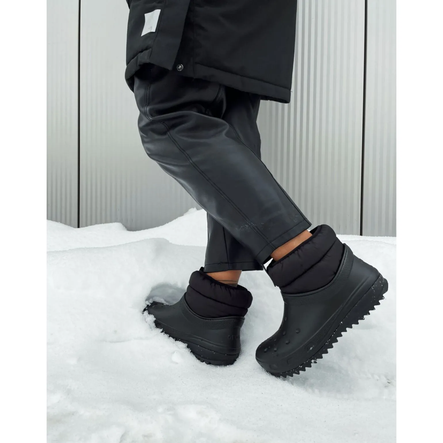 Crocs Classic Neo Puff Shorty Boot Women's