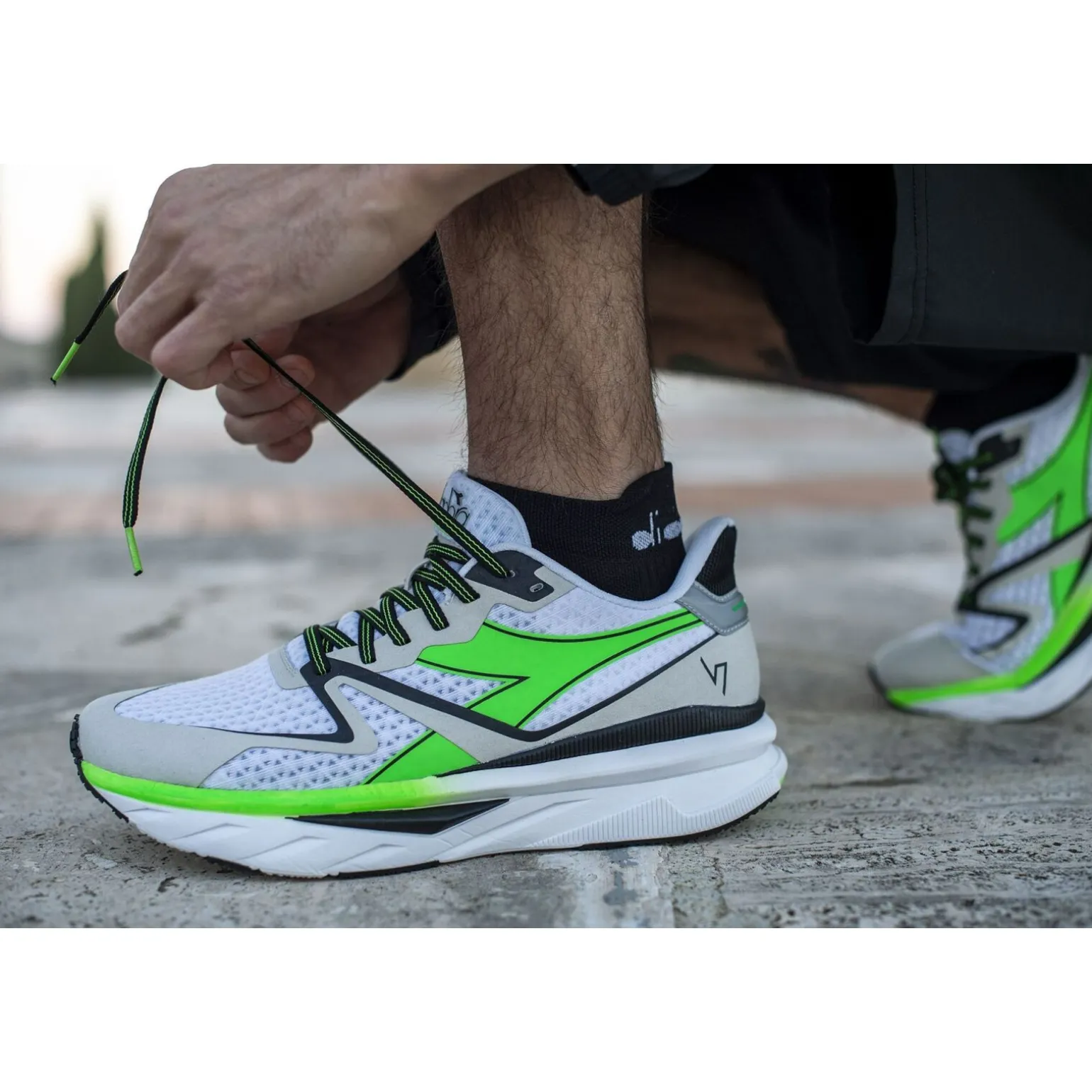 Diadora Atomo V7000