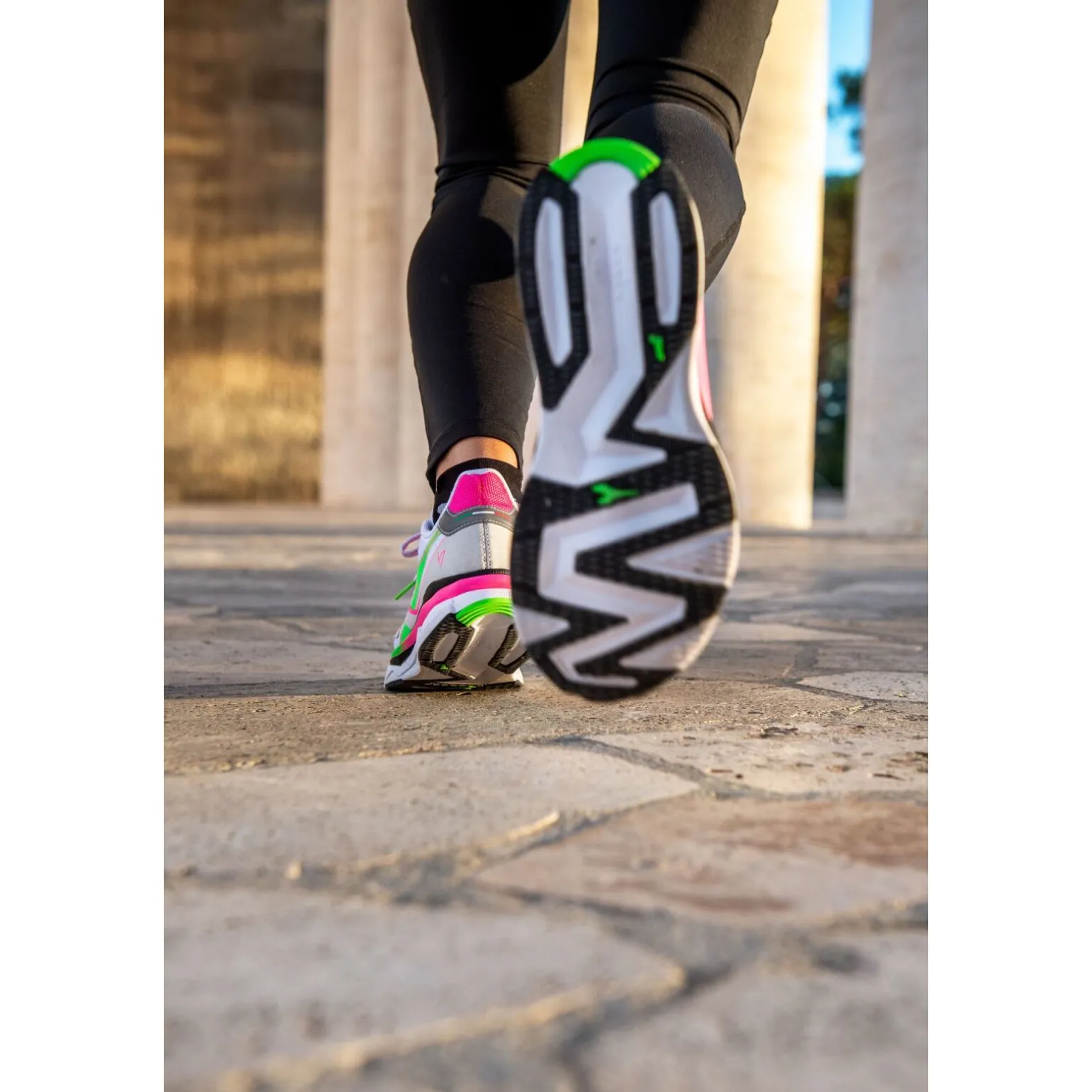 Diadora Atomo V7000 W