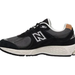 New Balance M2002