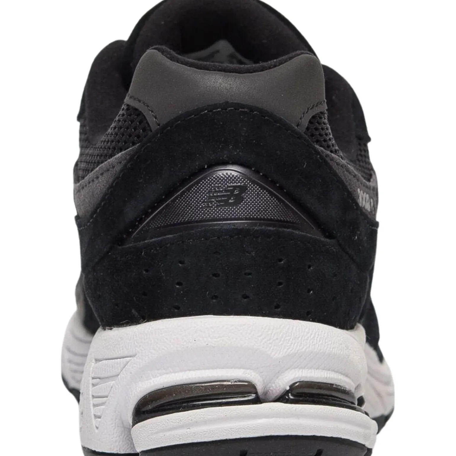 New Balance M2002