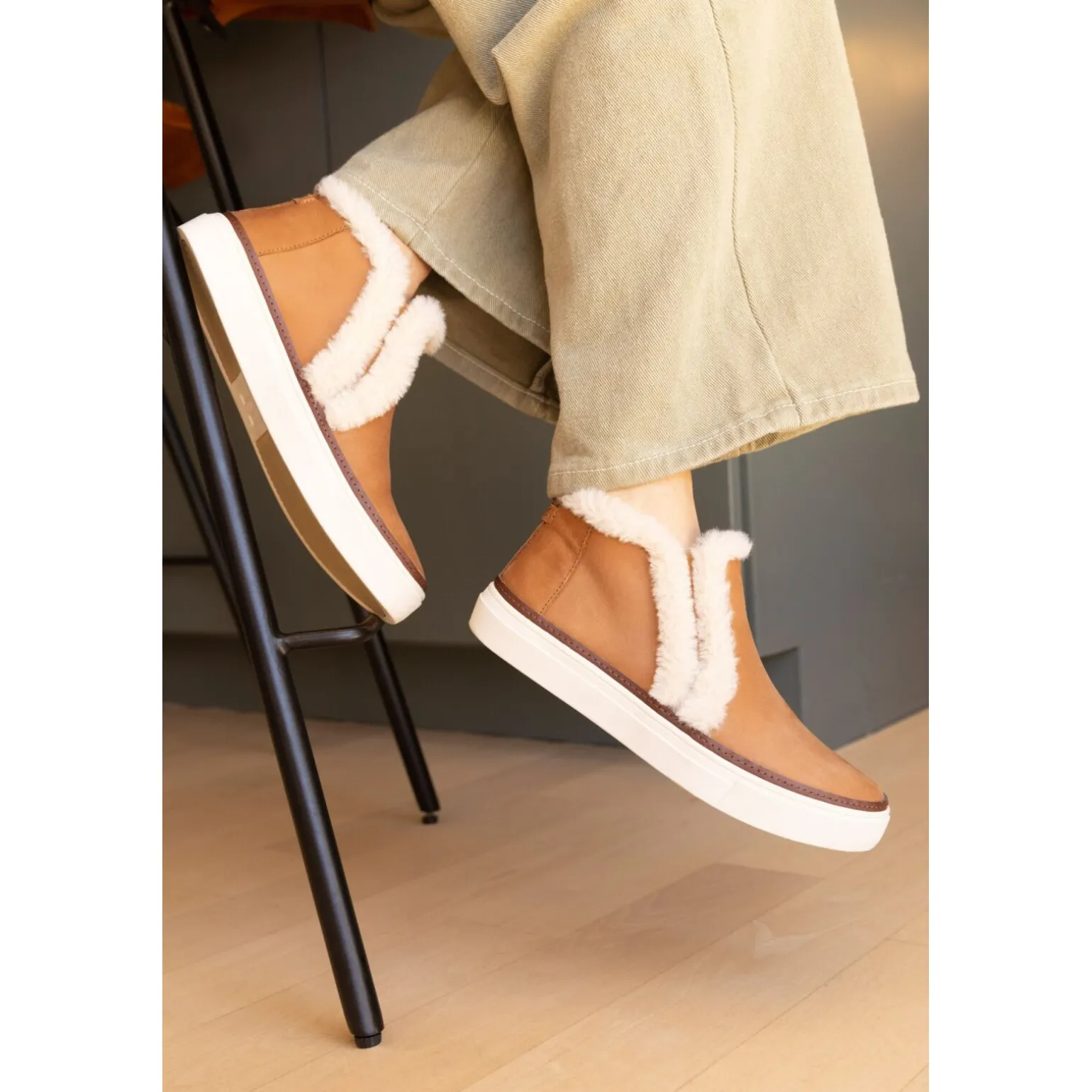 Toms Leather Faux Fur Women's Bryce Sneaker